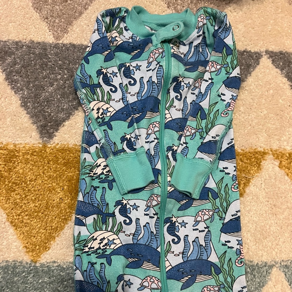 Hanna Andersson pajamas 12-18 month, good condition.